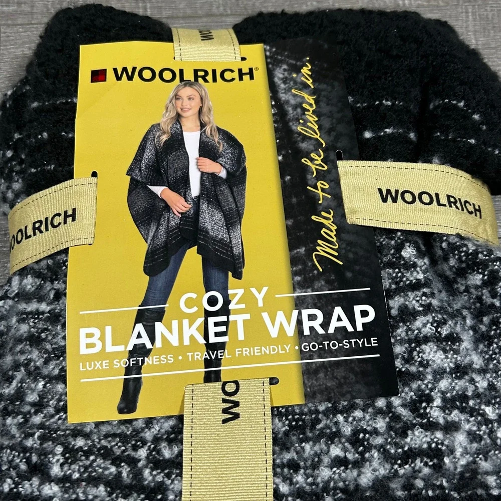 Woolrich Cozy Blanket Wrap Womens OSFA Black White Doris Stripe NEW Boucle